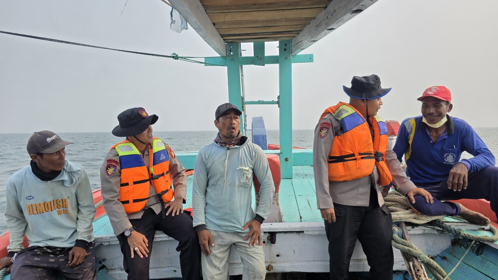 Layanan Polisi 110, Satpolairud Polres Kepulauan Seribu Patroli Laut Sambangi Nelayan dan Imbau Waspada Cuaca Buruk