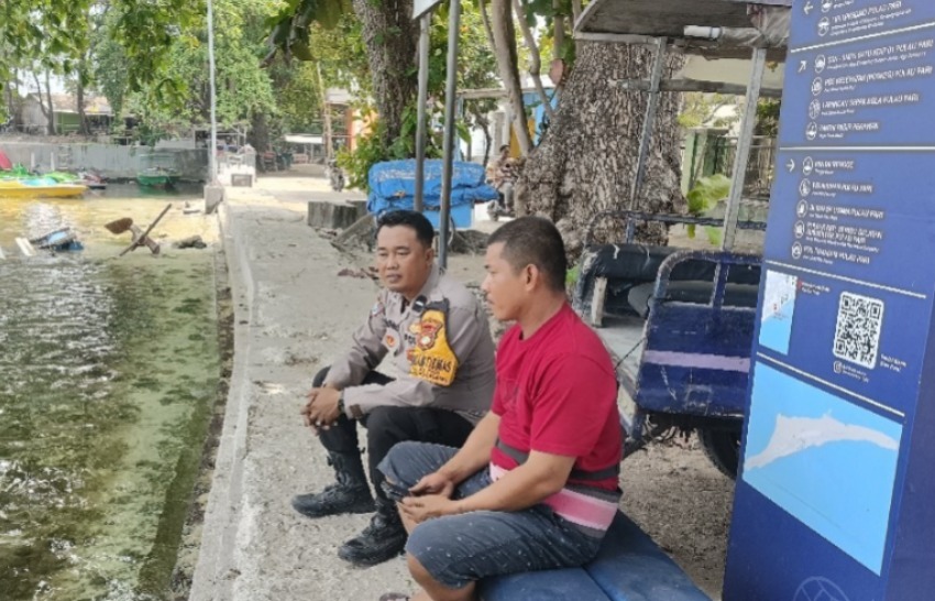 Jaga Jakarta di Pulau Pari, Bhabinkamtibmas Sosialisasikan Layanan Polisi 110