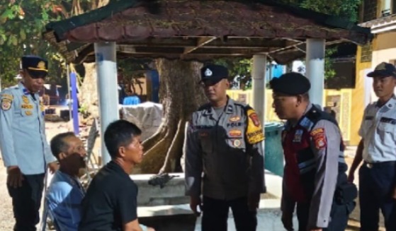 Patroli Malam Polsek Kepulauan Seribu Selatan, Polisi Sosialisasikan Layanan Polisi 110 kepada Warga