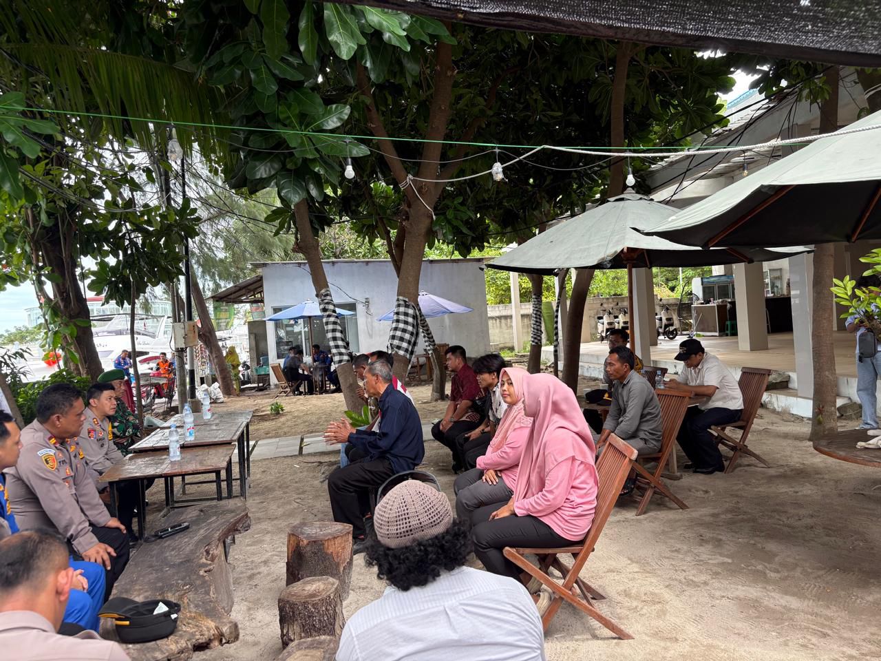 Jumat Curhat di Pulau Kelapa, Polisi Perkuat Sosialisasi Layanan 110 dan Keselamatan Melaut