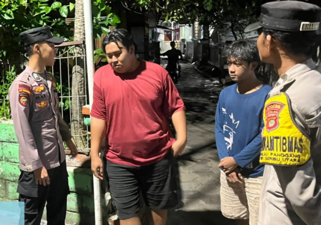 Layanan Polisi 110 Disosialisasikan Saat Patroli Malam, Polsek Kepulauan Seribu Utara Ajak Warga Jaga Lingkunga