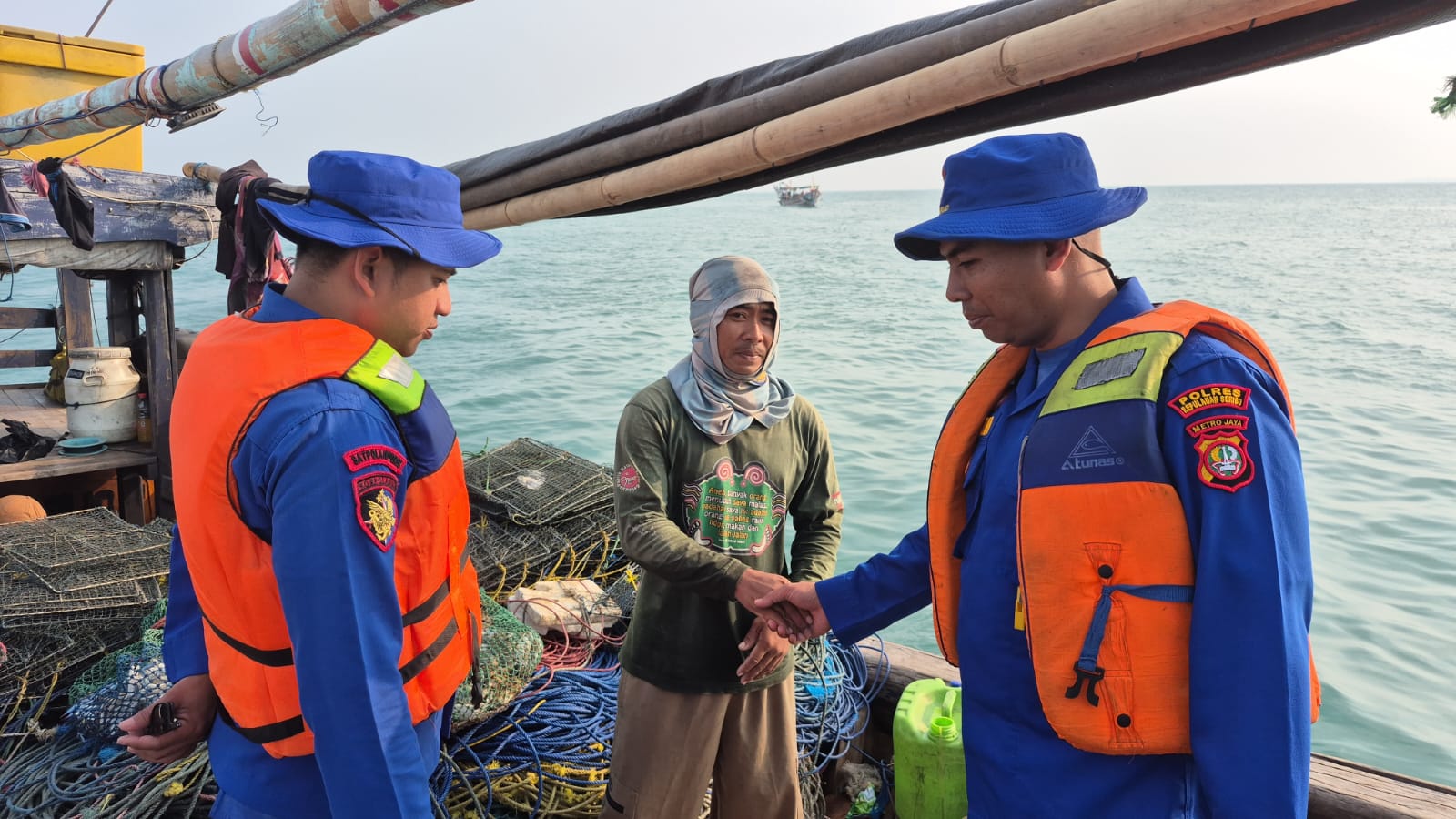 Layanan Polisi 110, Satpolairud Polres Kepulauan Seribu Patroli Laut Sambangi Nelayan dan Penjaga Pulau