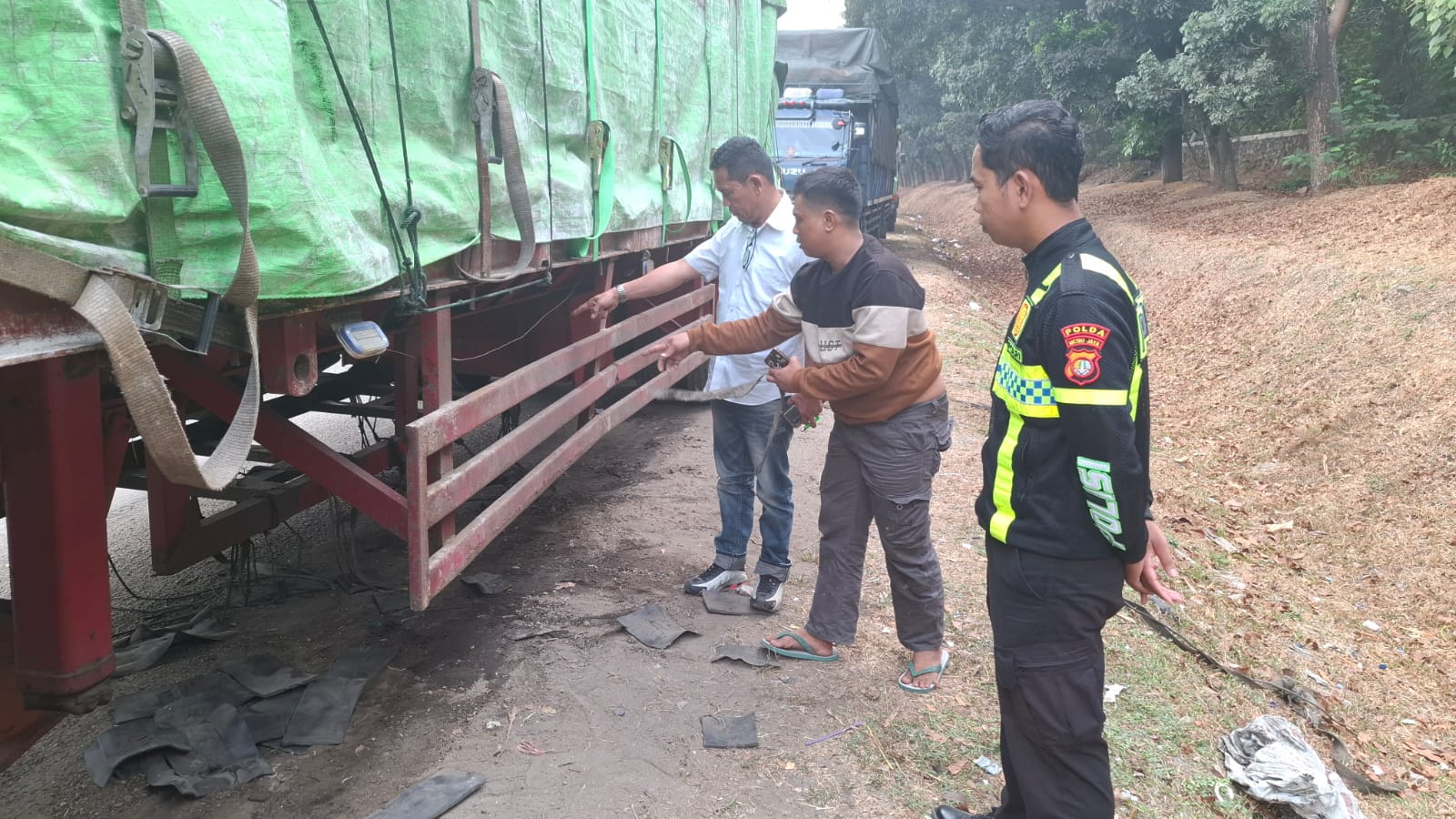 Polsek Kelapa Dua Tindak Lanjuti Laporan Kehilangan Ban Serep Truk melalui Call Center 110