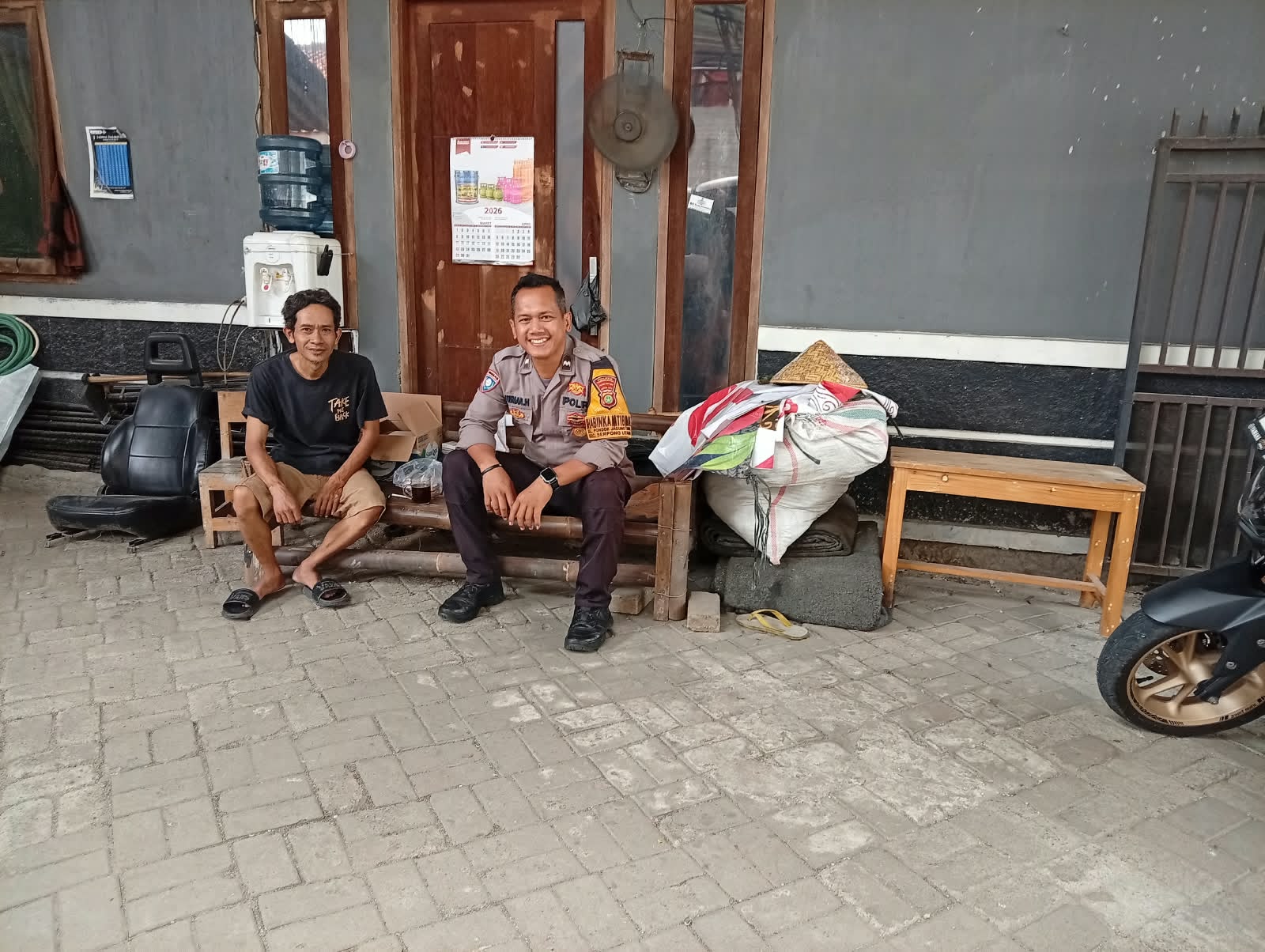 Jaga Kamtibmas Tetap Kondusif, Bhabinkamtibmas Pondok Jagung Timur Gelar Cooling System dan KRYD