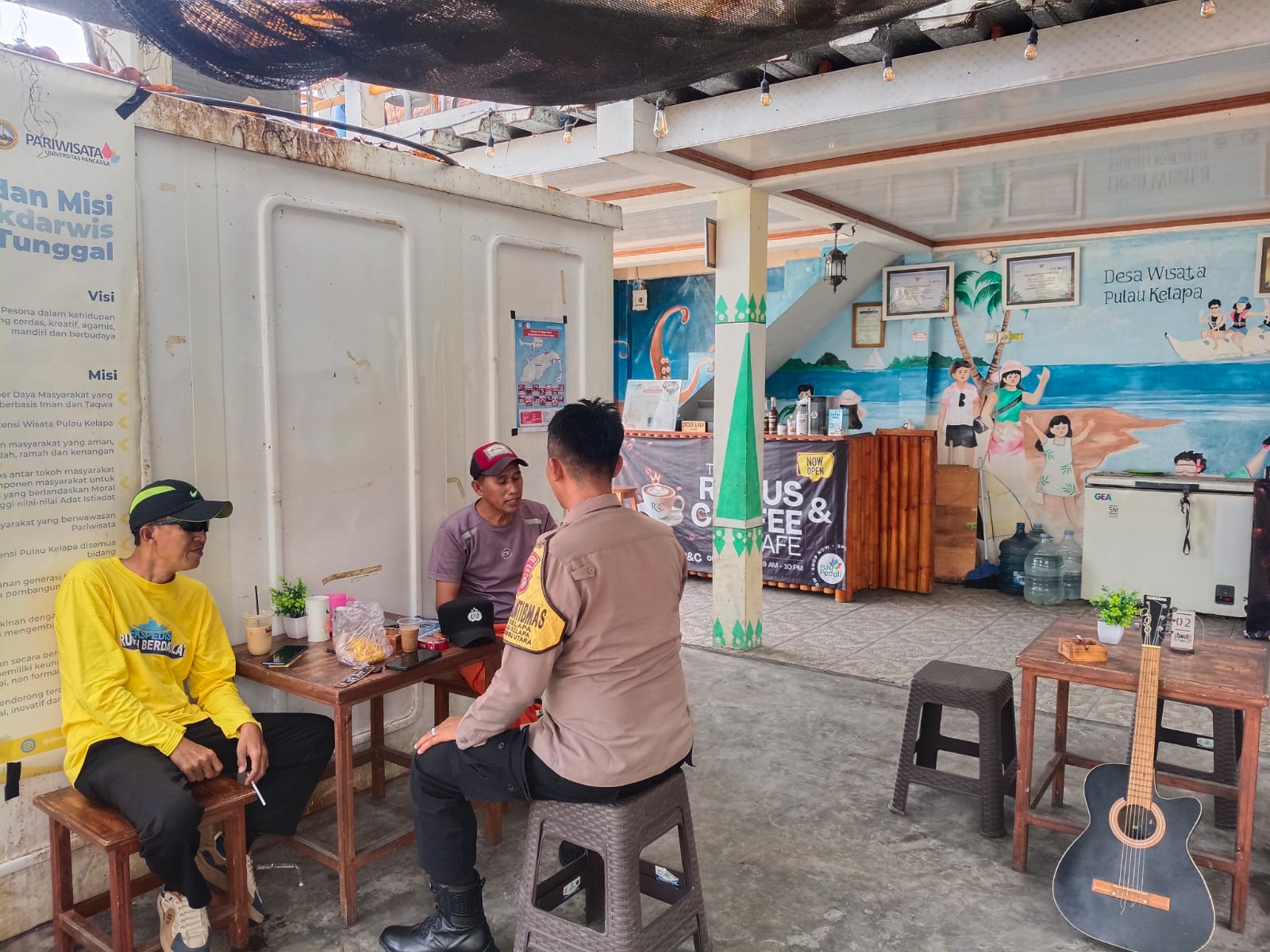 Bhabinkamtibmas Pulau Kelapa Sosialisasikan Layanan Polisi 110 kepada Warga