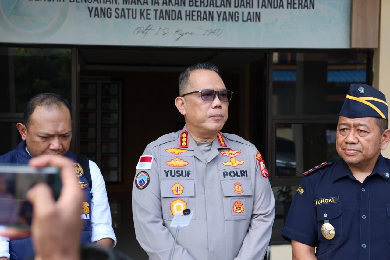 SINERGITAS BEACUKAI DAN SATGAS KEPOLISIAN OPERASI DAMAI CARTENZ DALAM UPAYA MENGAGALKAN PENYELUNDUPAN AMUNISI DI PERAIRAN JAYAPURA