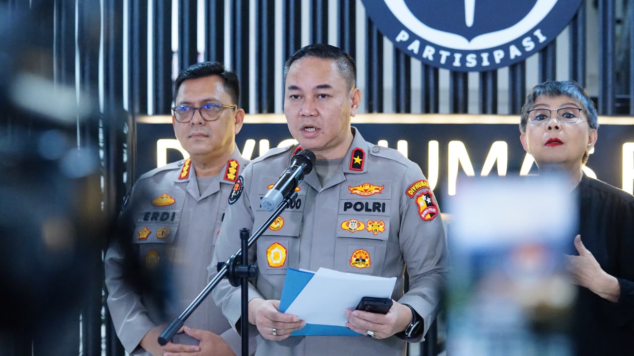 Respons Cepat Tangani Banjir Padang, Polri Kerahkan Personel dan Dirikan Posko Kesehatan