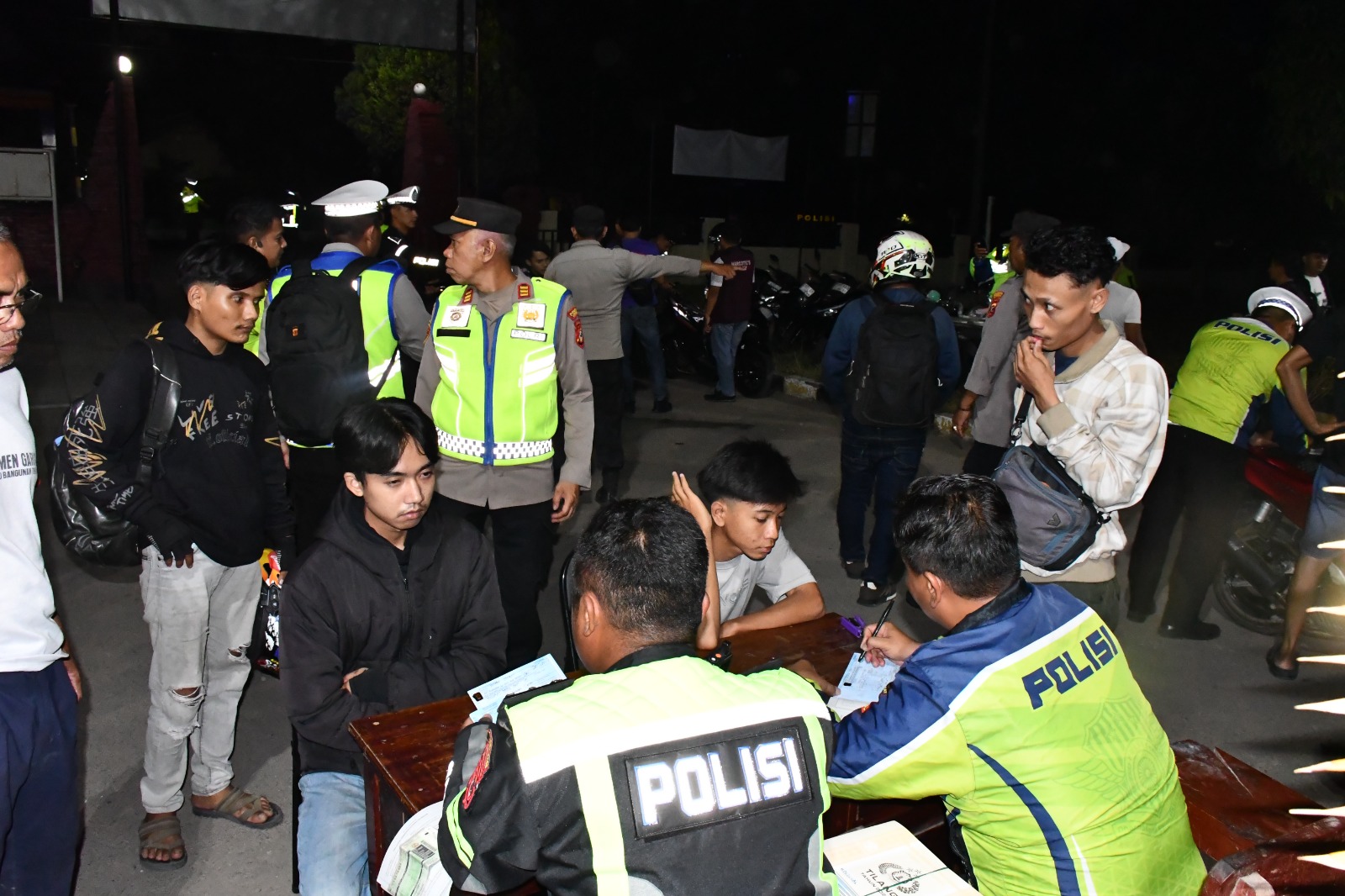 Patroli Gabungan Skala Besar, Polresta Cirebon Amankan Ratusan Barang Bukti dan Tindak Pelanggaran Jalanan