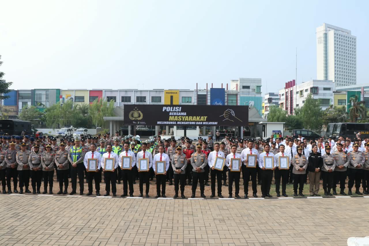 12 Personel Polres Metro Tangerang Kota Terima Penghargaan Kapolda Atas Pengungkapan 25 Kg Sabu