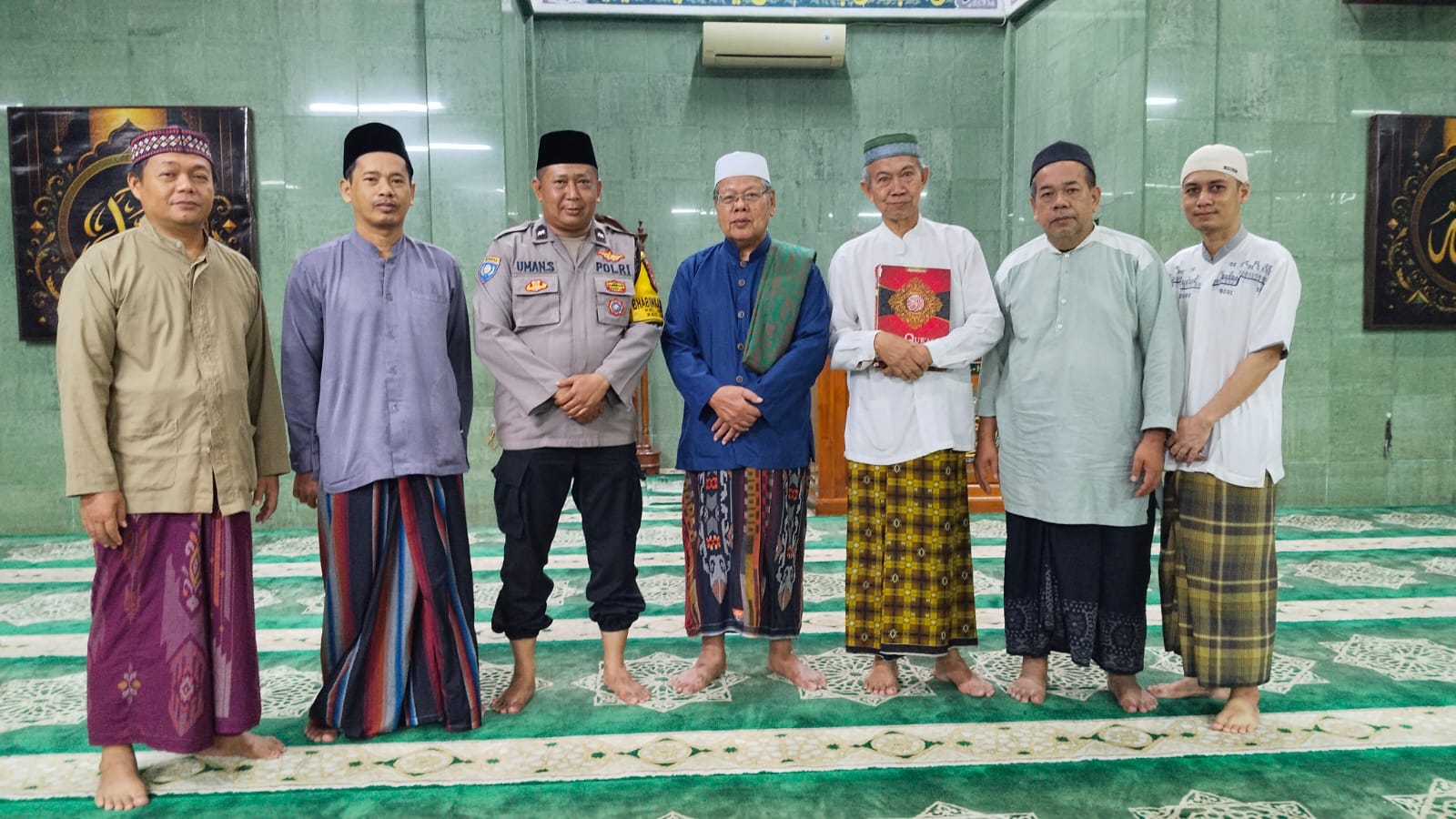 Bhabinkamtibmas Cipayung Gelar Jaga Jakarta+ On The Spot dan Sholat Subuh Berjamaah Bersama Warga