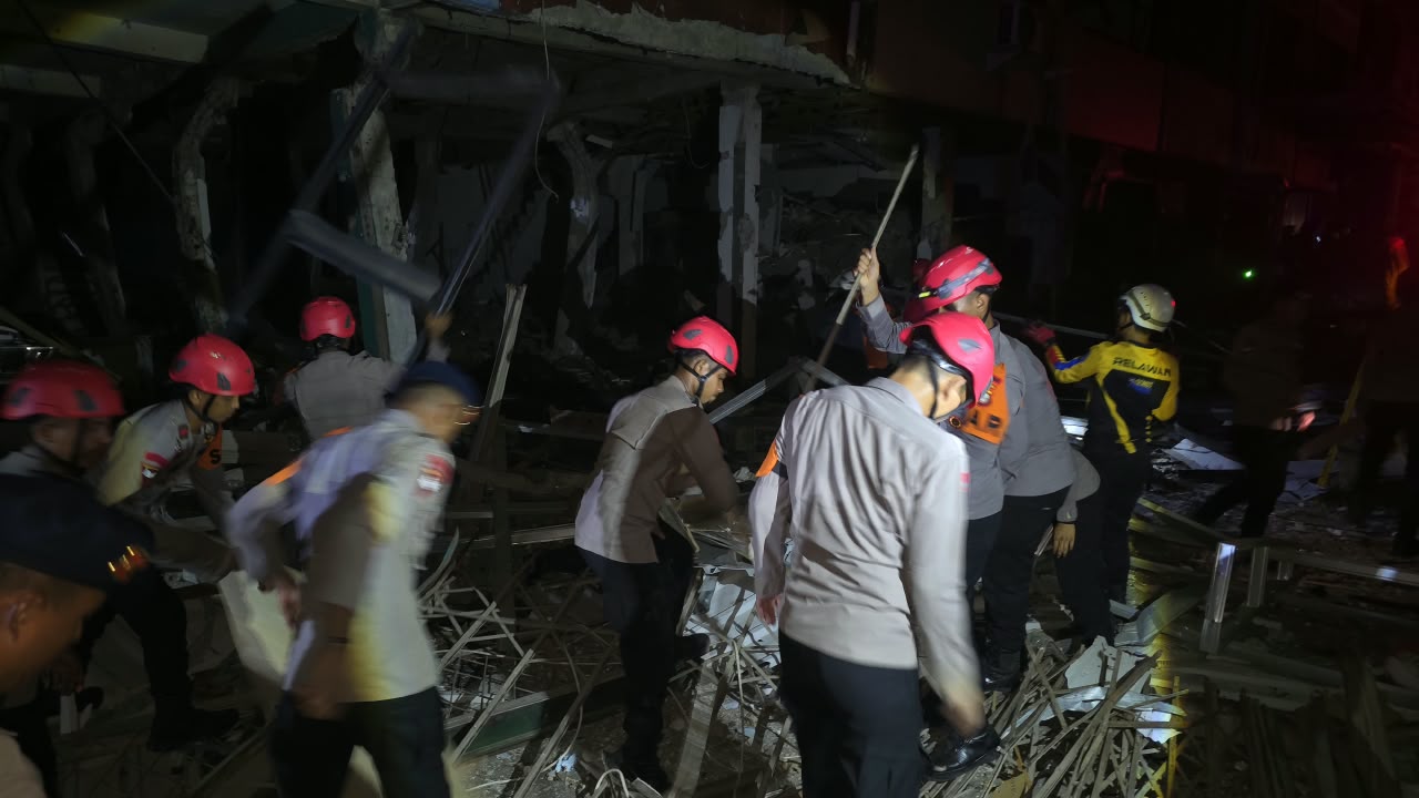 Brimob Polda Metro Jaya Gerak Cepat Tangani Ledakan di Pasar Cimanggis, Evakuasi dan Sterilisasi Dilakukan