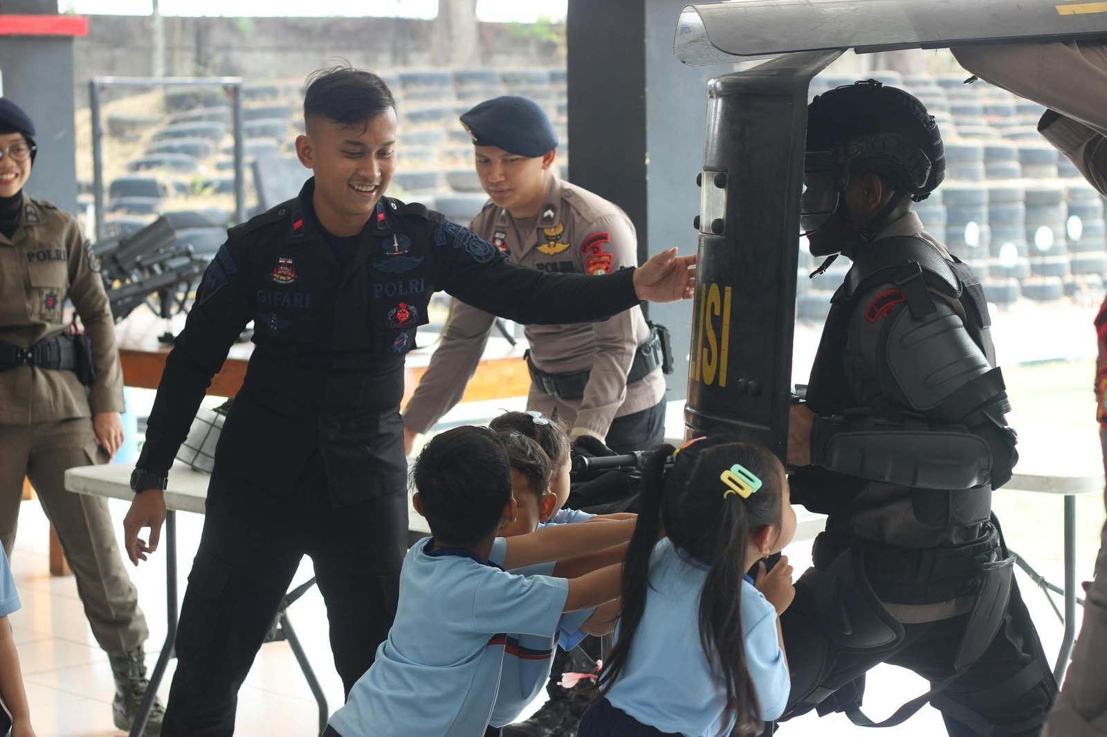 Brimob Polda Metro Jaya Kenalkan Tugas Kepolisian kepada Anak TK