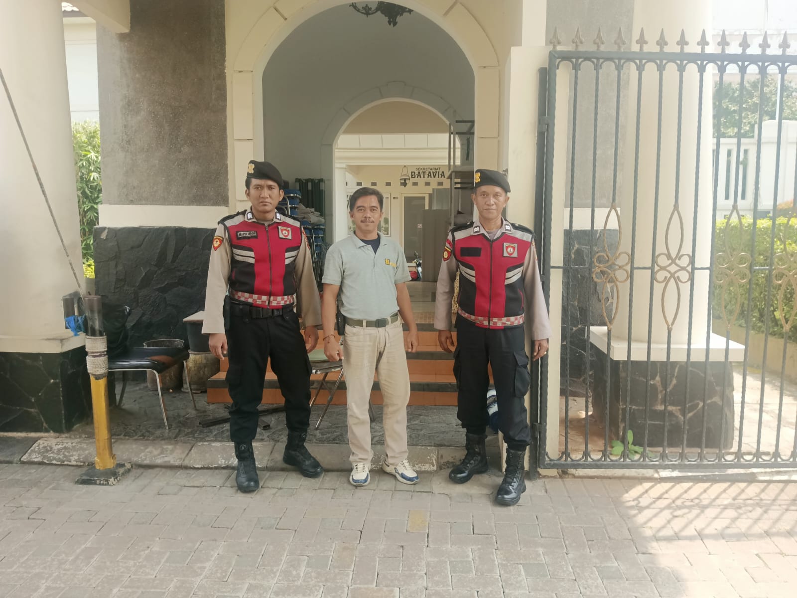 Polsek Kelapa Dua Intensifkan Patroli Dialogis di Cluster Batavia, Cegah Rumsong dan Kejahatan 3C