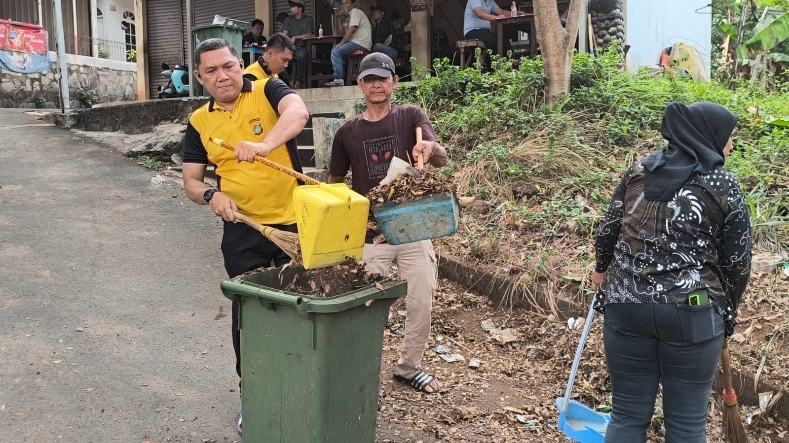 Polres Tangsel Gelar Kerja Bakti, Wujudkan Lingkungan Bersih melalui Program Green Policing