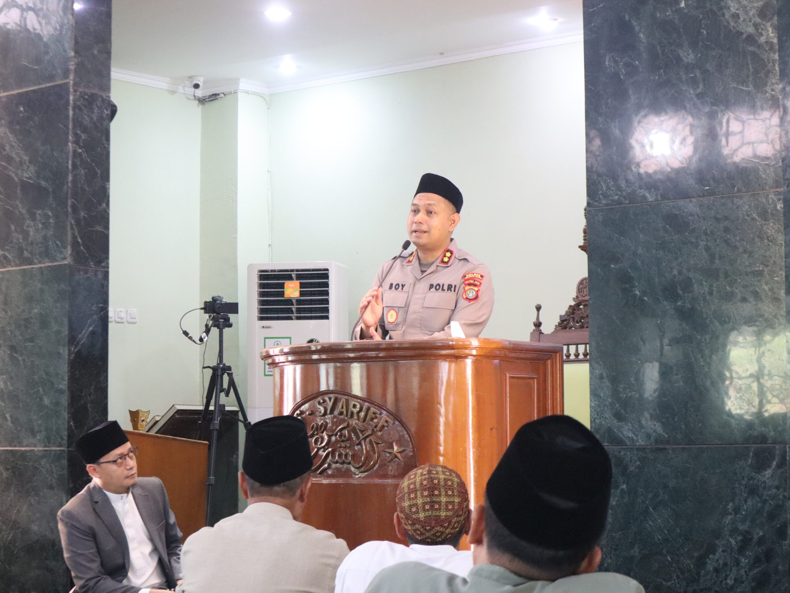Kapolres Tangsel Gelar Jumling di Masjid As Syarif Al Azhar BSD, Sampaikan Pesan Kamtibmas kepada Jamaah