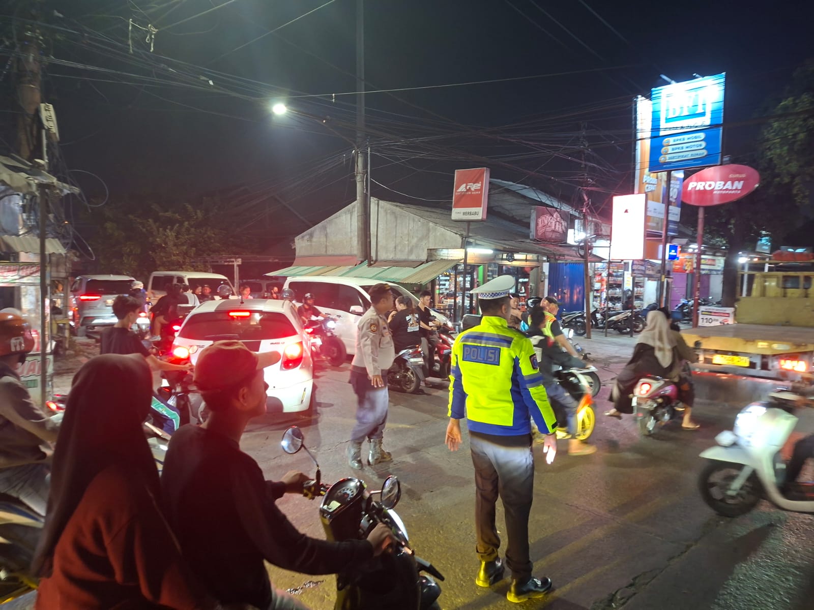 Laporan Layanan Polisi 110 Ditindaklanjuti, Polsek Curug Atur Lalu Lintas di Titik Kemacetan