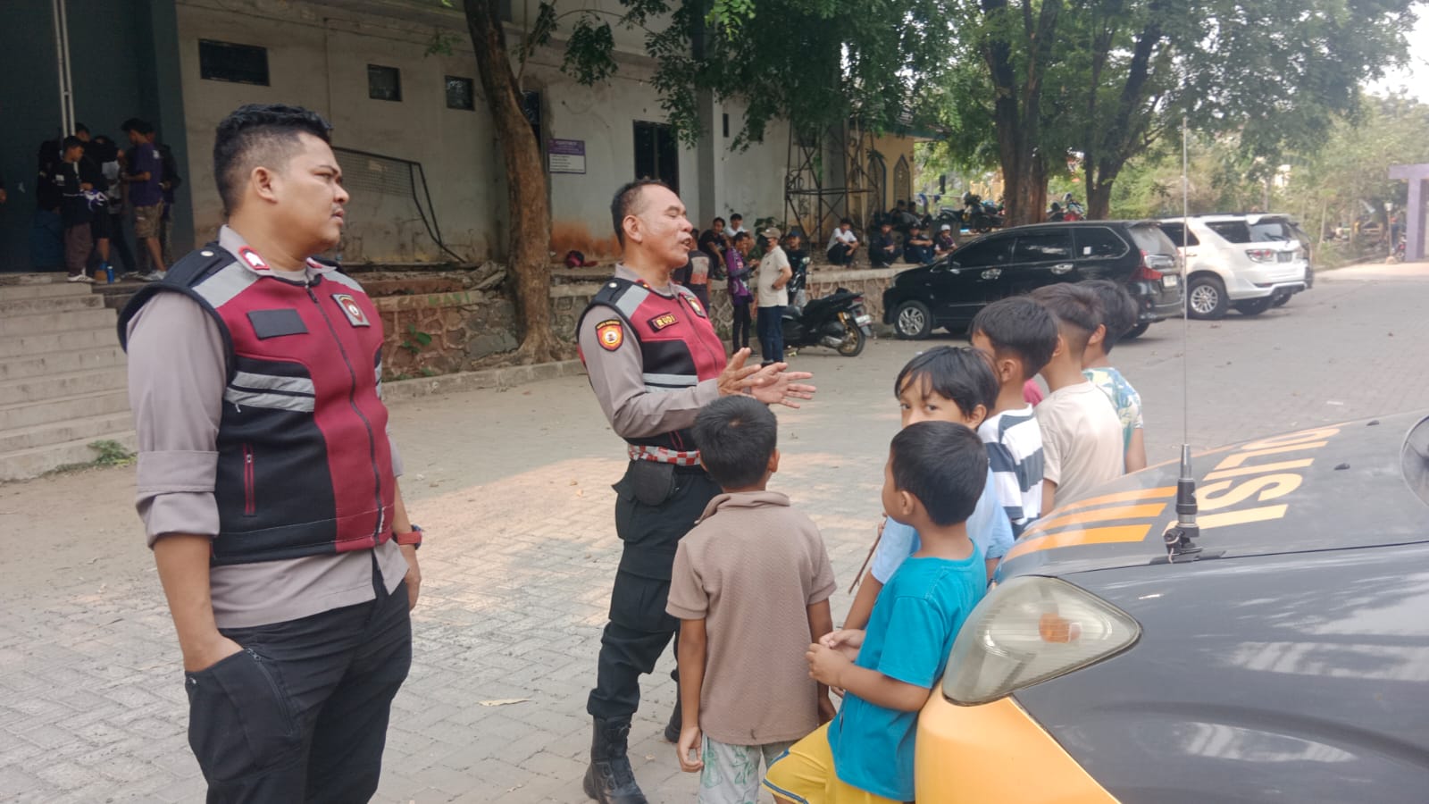 Patroli Dialogis Polsek Cisauk, Ajak Anak-anak Bermain Aman dan Tanamkan Pesan Kebaikan
