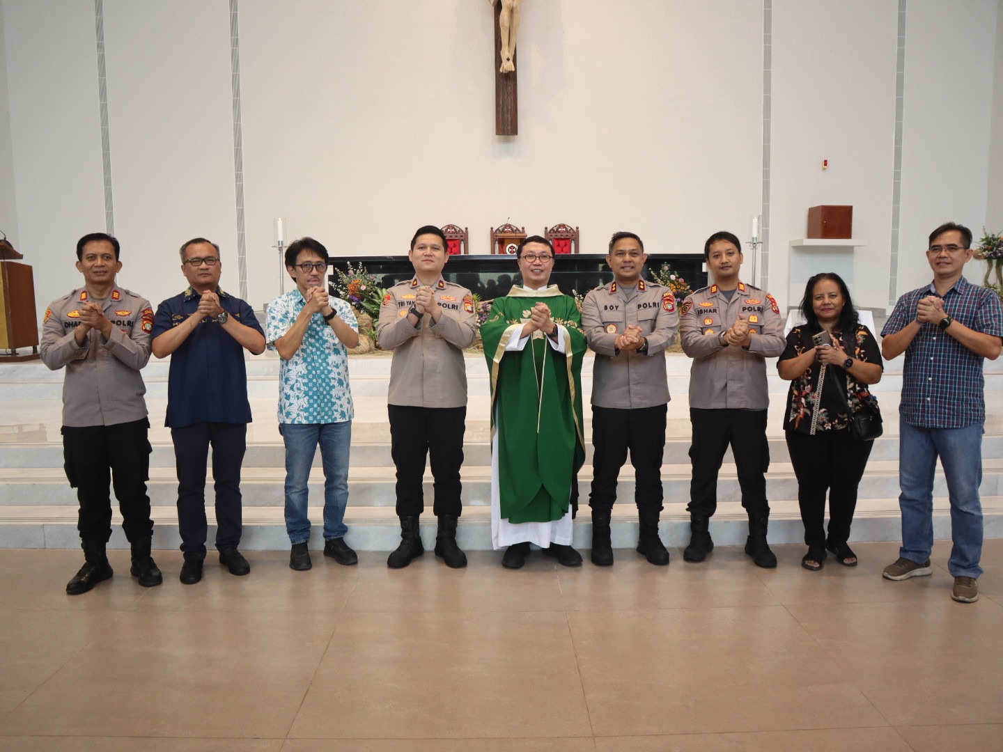 Minggu Kasih, Kapolres Tangsel Pererat Silaturahmi dan Jaga Kerukunan Bersama Jemaat Gereja Santo Benediktus