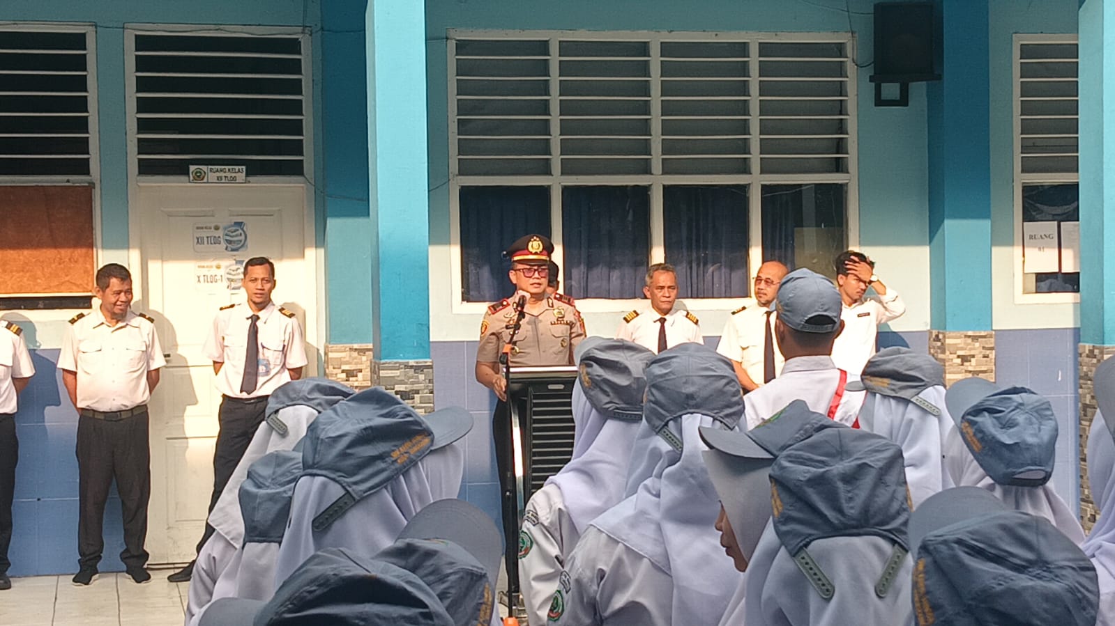 Polisi Peduli Pendidikan, Kapolsek Neglasari Ajak Pelajar SMK Karya Bangsa Raih Prestasi dan Hindari Tawuran