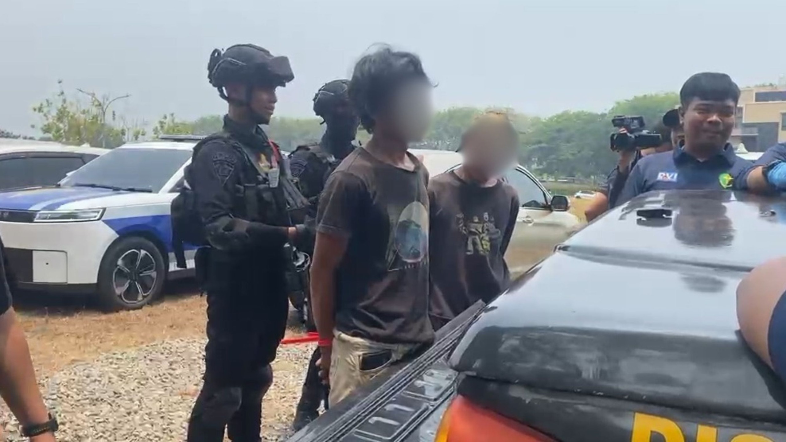 Brimob Dukung Kegiatan Ditresnarkoba di Kampung Ambon, Dua Orang Diamankan