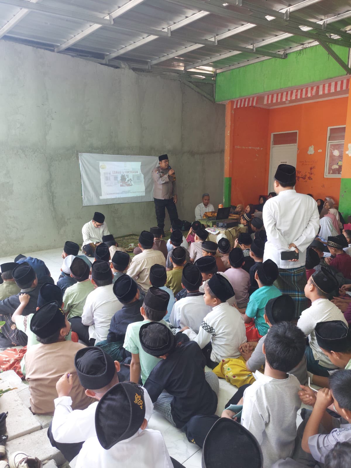 Peringati Hari Santri Nasional, Polsek Pagedangan Tanamkan Pesan Kamtibmas kepada Santri