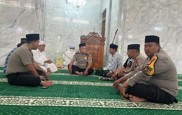 Polsek Pancoran Perkuat Harkamtibmas Melalui Kedekatan dengan Masyarakat Jumat at keliling