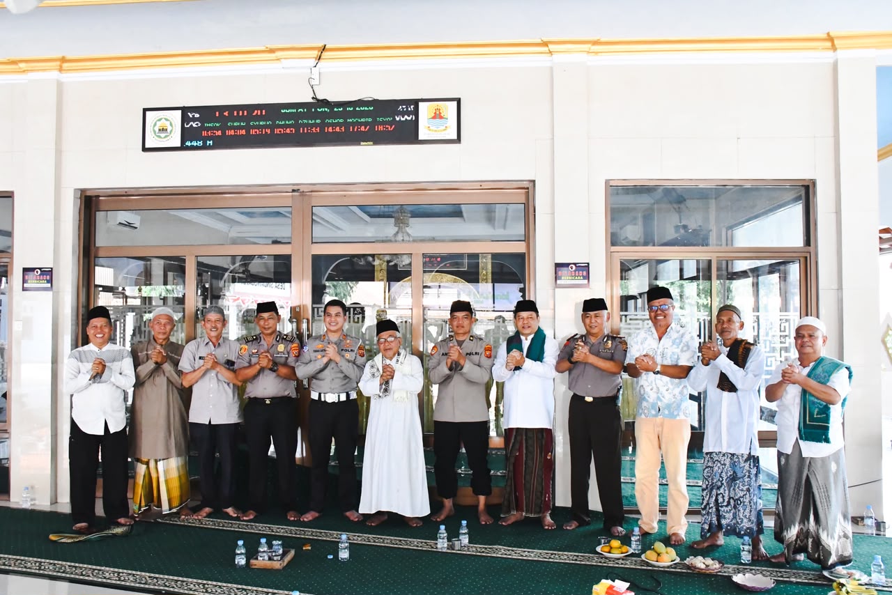 Kapolresta Cirebon Perkuat Silaturahmi dengan Ulama, Sholat Jumat Keliling Digelar Serentak di 27 Polsek