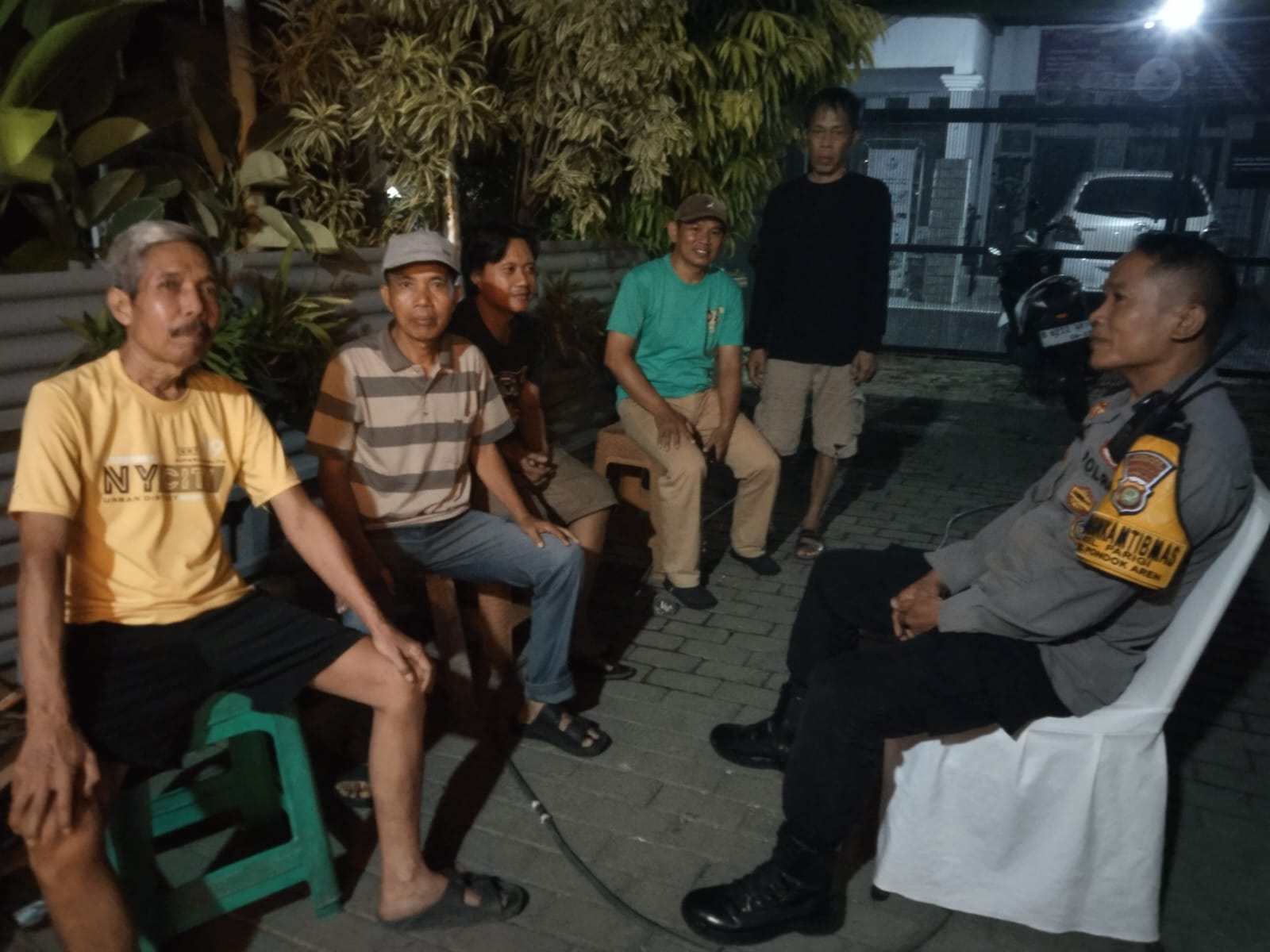 Polsek Pondok Aren Sambangi Warga Kp. Lio, Perkuat Sinergi Cegah Gangguan Kamtibmas