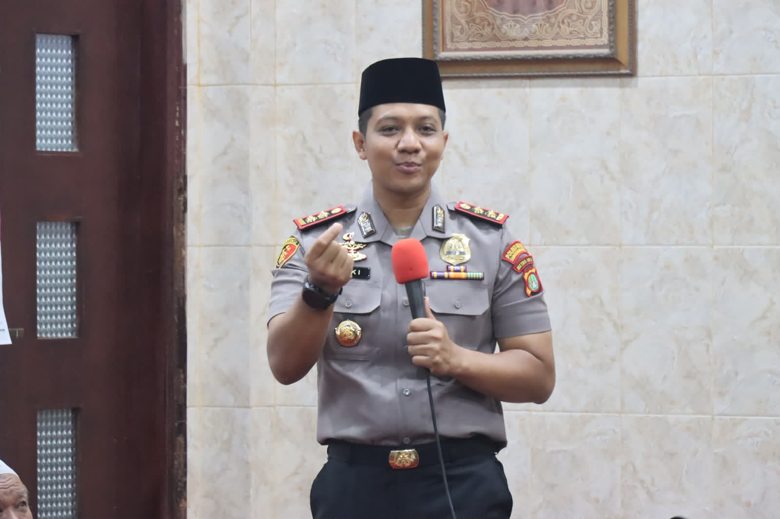 Sholat Subuh Keliling Di Batuceper, Waka Polres Ajak Warga Cegah Narkoba Dan Tawuran