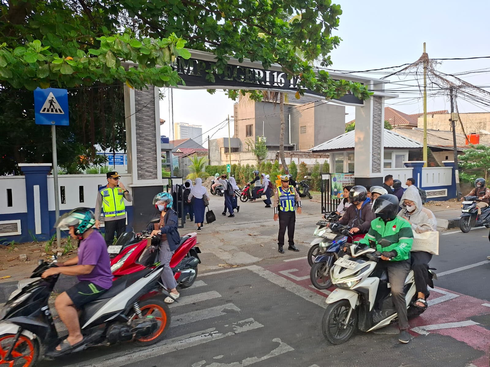Kapolres Tangerang Kota Turun Langsung Atur Lalu Lintas Pagi, Pastikan Aktivitas Warga Lancar