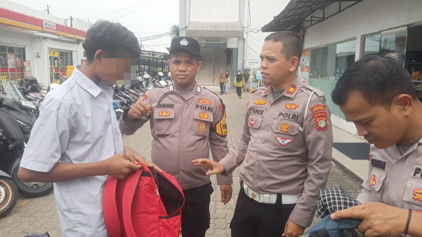 Antisipasi Gangguan Kamtibmas Polsek Serpong Polres Tangsel Gelar Patroli Dialogis di Stasiun Serpong