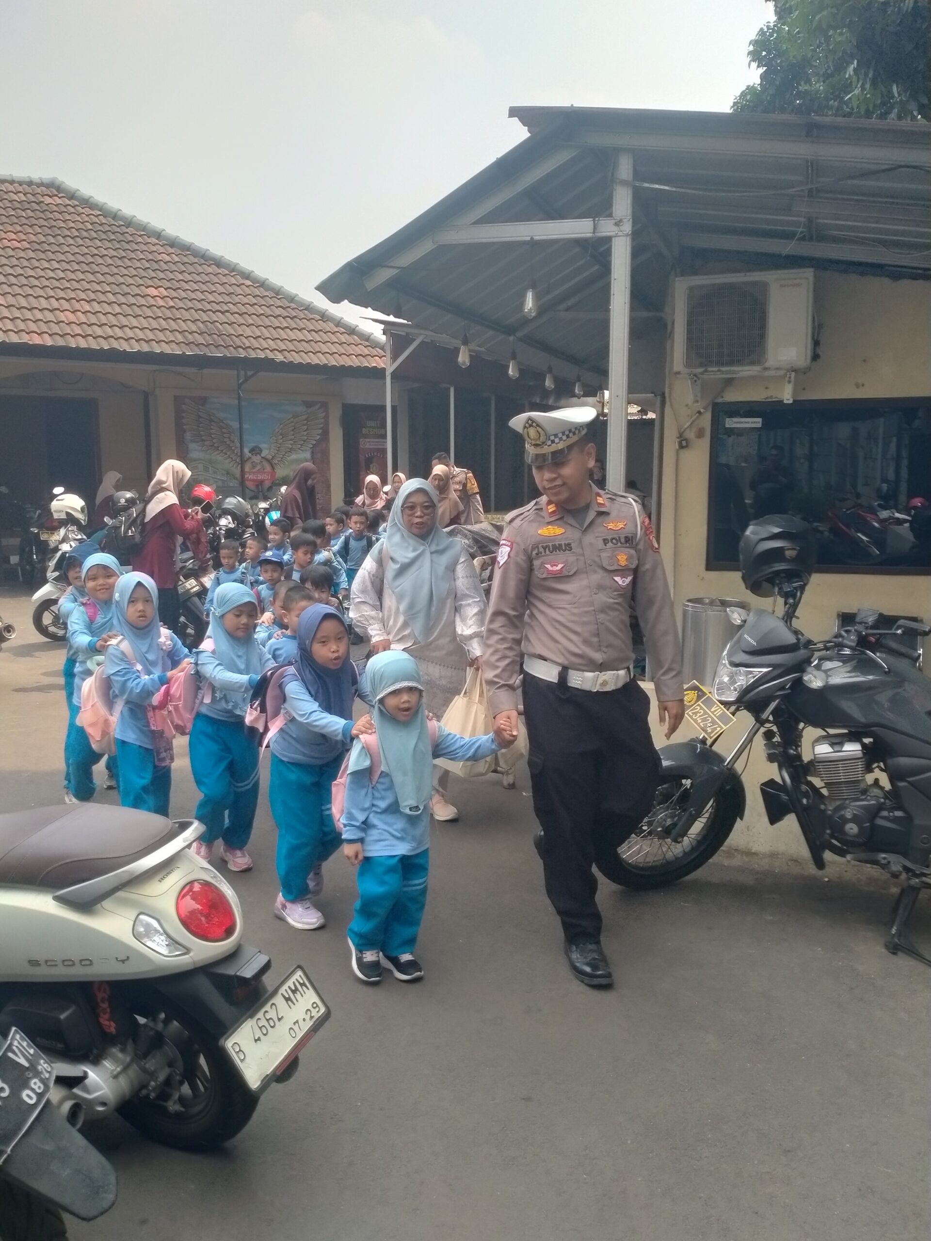 RA As Salaamah kunjungan ke Polsek Serpong Edukasi ke Anak Anak Pemahaman Rambu Lalu lintas